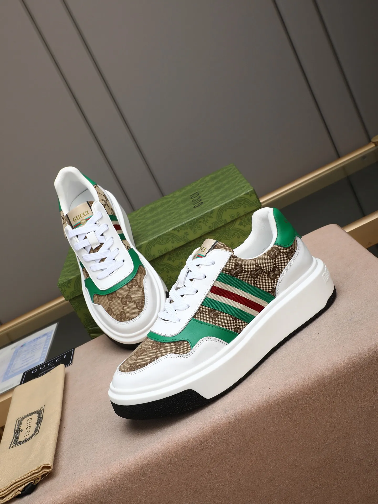 Men's shoes 💰480 New men's shoes GUCCI Fashion trend Made of first-layer calfskin ➕ washed sheep lining! The foot feels super comfortable and the workmanship is impeccable. Foam ultra-light outsole, size: 38-44 (45 customized) 3 colors to choose from!